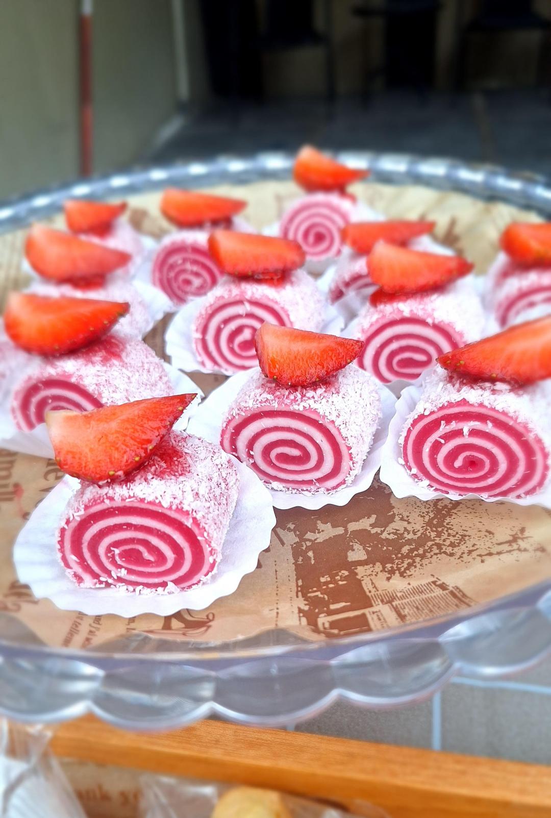 Lapis Roll Strawberry