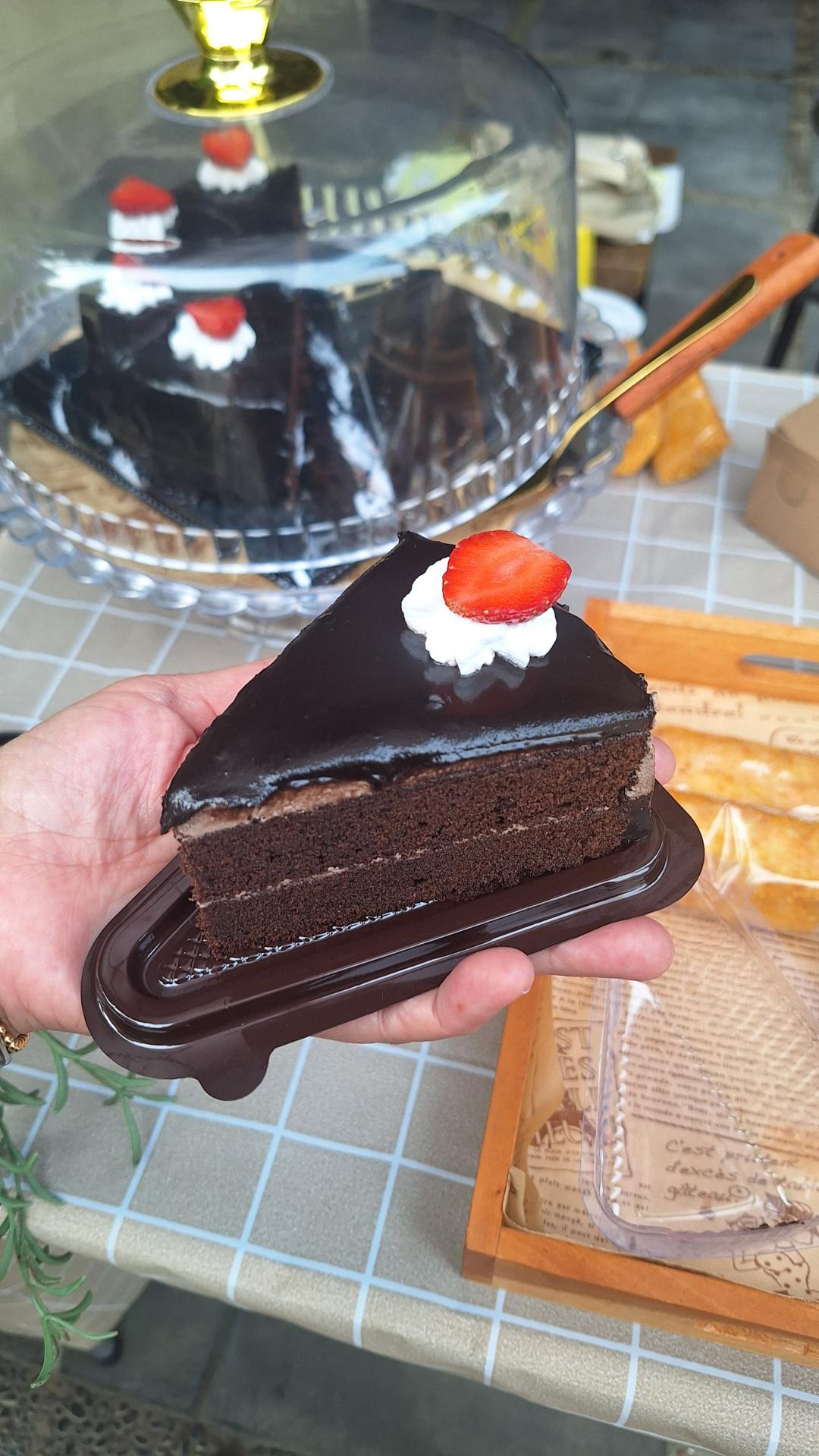 Milk Chocolate Ganache Slice Cake