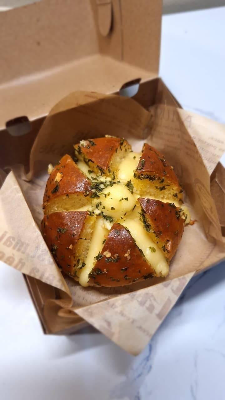 Smoked Beef Garlic Cheese Bread