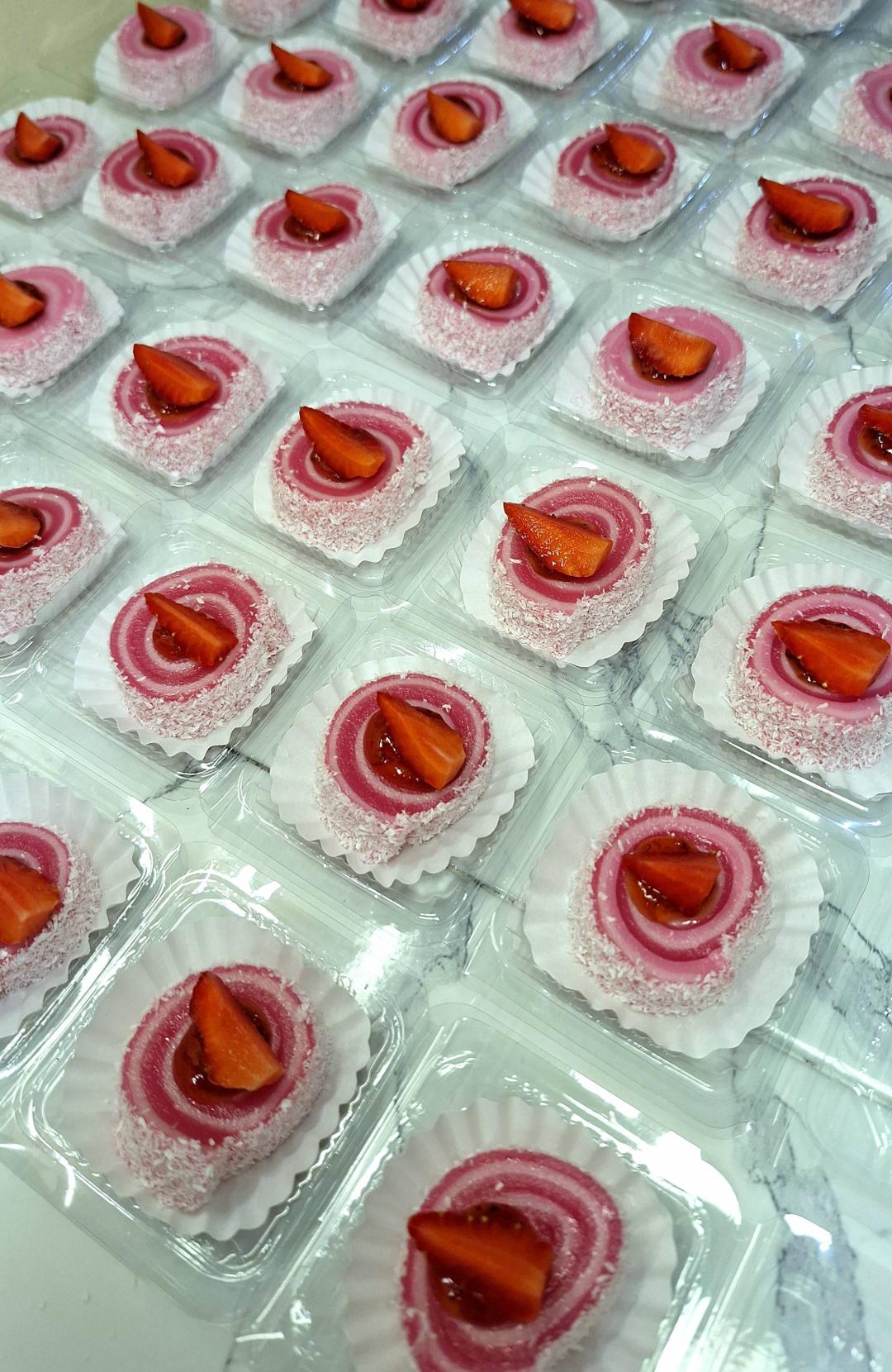 Lapis Roll Strawberry